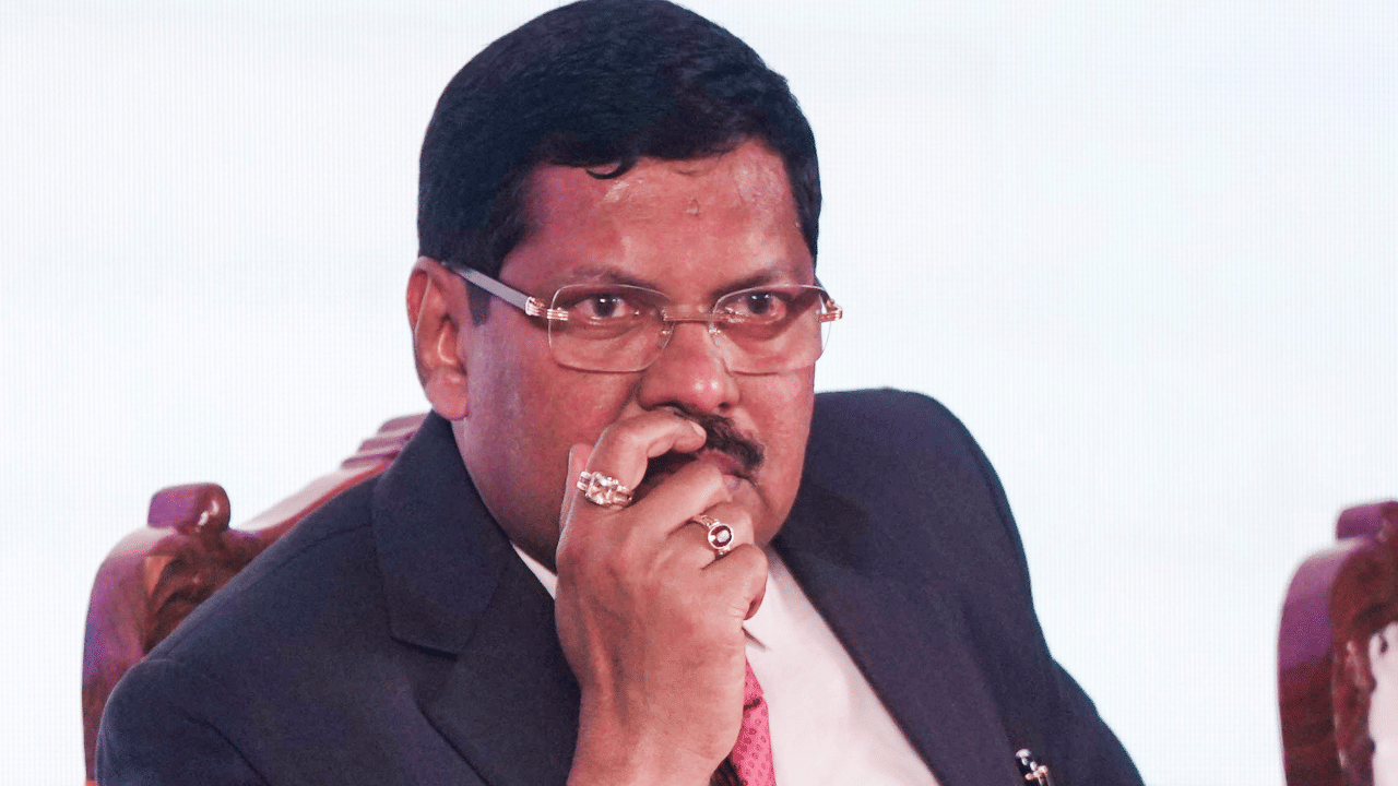 Justice BR Gavai: ചീഫ് ജസ്റ്റിസ് സഞ്ജീവ് ഖന്ന പടിയിറങ്ങി; ജസ്റ്റിസ് ബി ആർ ഗവായ് ഇന്ന് ചുമതലയേൽക്കും