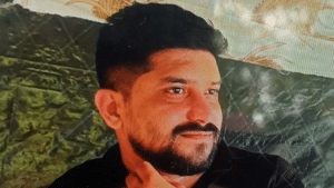 ആത്മഹത്യ ചെയ്യുമെന്ന ഭീഷണിക്കിടെ കയർ കുരുങ്ങി; ഭാര്യയ്ക്ക് മുമ്പിൽ ഭർത്താവിന് ദാരുണാന്ത്യം