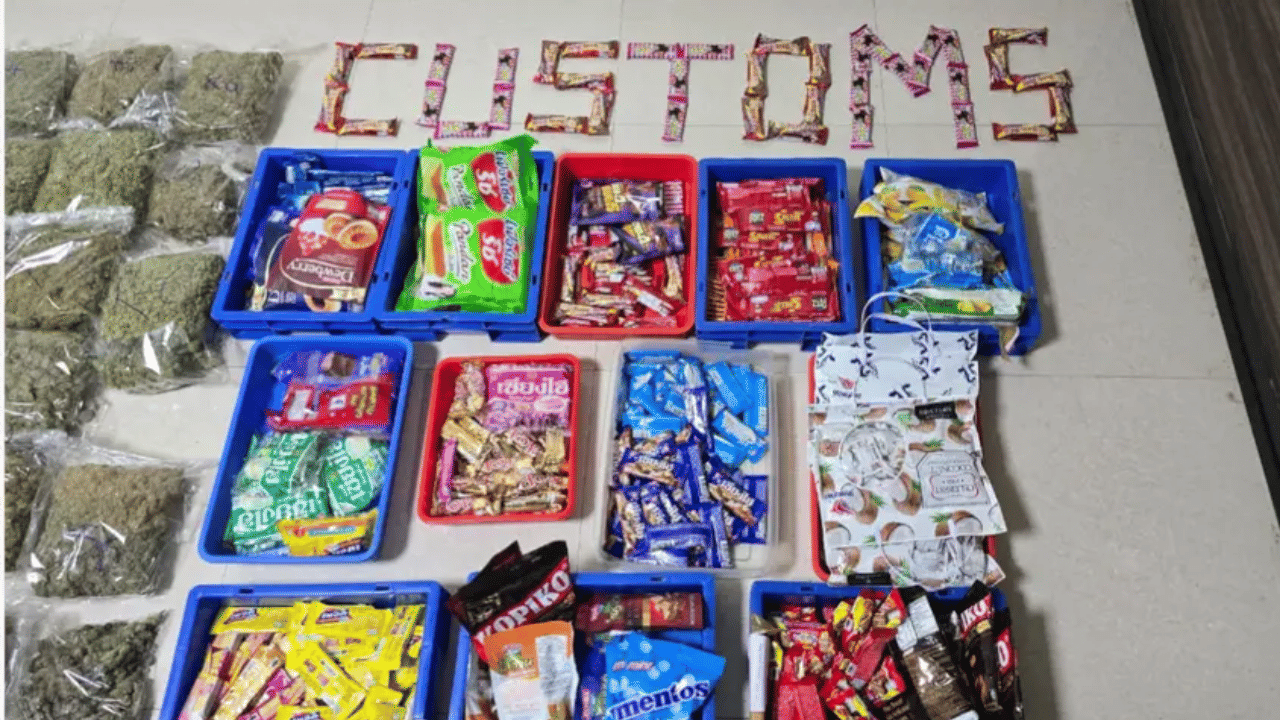 Drug Bust at Karipur Airport: ക്രീം ബിസ്ക്കറ്റിനൊപ്പം എംഡിഎംഎ; 34 കിലോ ഹൈബ്രിഡ് കഞ്ചാവ്; കരിപ്പൂരിൽ 3 സ്ത്രീകൾ പിടിയിൽ