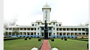 Kerala, Calicut University Admission 2025: നാലു വർഷത്തെ ബിരുദ കോഴ്സാണോ ലക്ഷ്യം? കേരള, കാലിക്കറ്റ് സർവ്വകലാശാലകൾ അപേക്ഷ ക്ഷണിച്ചു