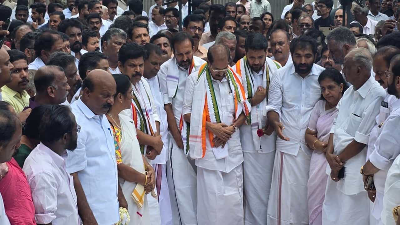 KPCC: കെപിസിസിയുടെ പുതിയ നേതൃത്വം ഇന്ന് ചുമതലയേല്ക്കും; നിയുക്ത പ്രസിഡന്റ് സണ്ണി ജോസഫിന്റെ സ്ഥാനാരോഹണം രാവിലെ KPCC: കെപിസിസിയുടെ പുതിയ നേതൃത്വം ഇന്ന് ചുമതലയേല്ക്കും; നിയുക്ത പ്രസിഡന്റ് സണ്ണി ജോസഫിന്റെ സ്ഥാനാരോഹണം രാവിലെ