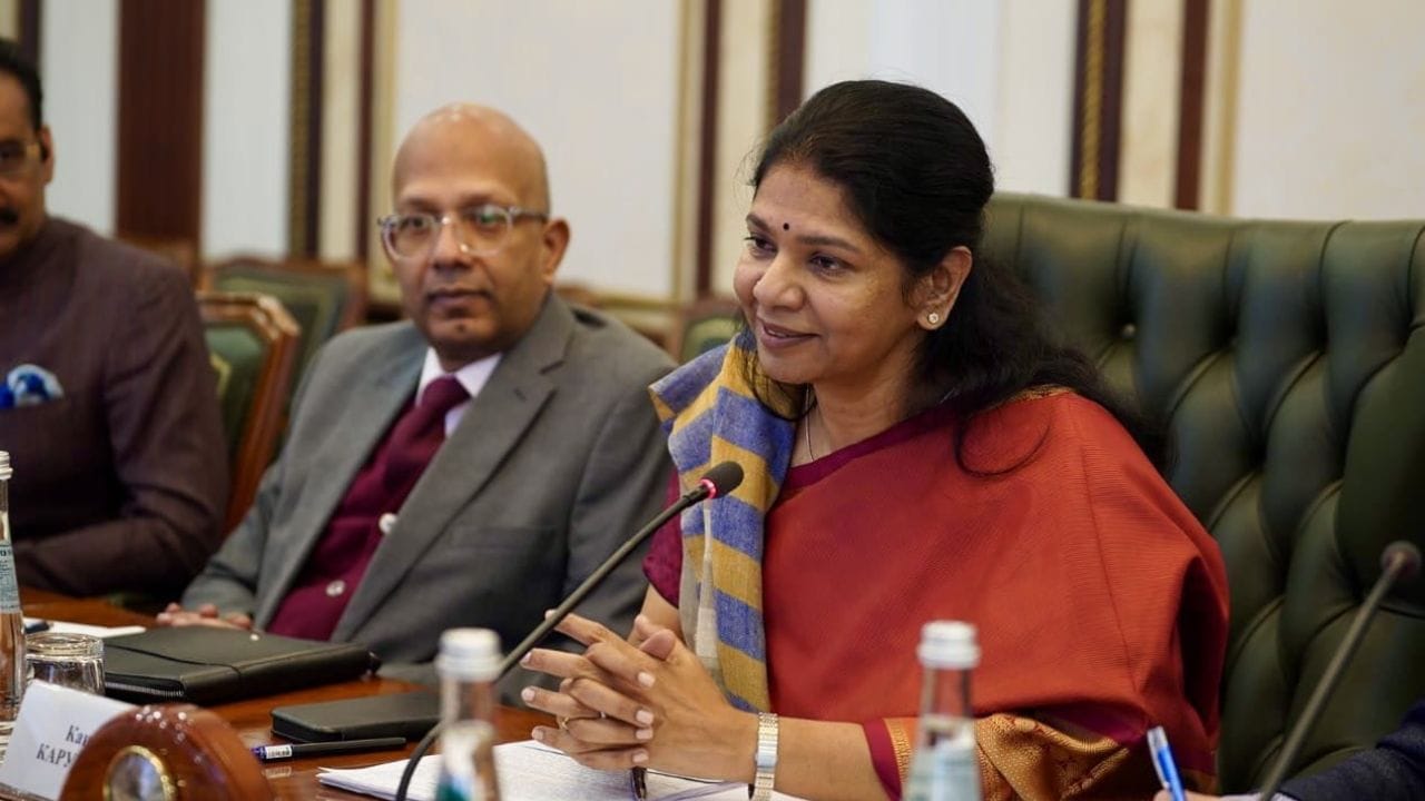 Operation Sindoor Delegation: ഡ്രോണ്‍ ആക്രമണത്തെ തുടര്‍ന്ന് മോസ്‌കോ വിമാനത്താവളം അടച്ചു; ഒപി സിന്ദൂര്‍ പ്രതിനിധി സംഘത്തിന്റെ ലാന്‍ഡിങ് വൈകി