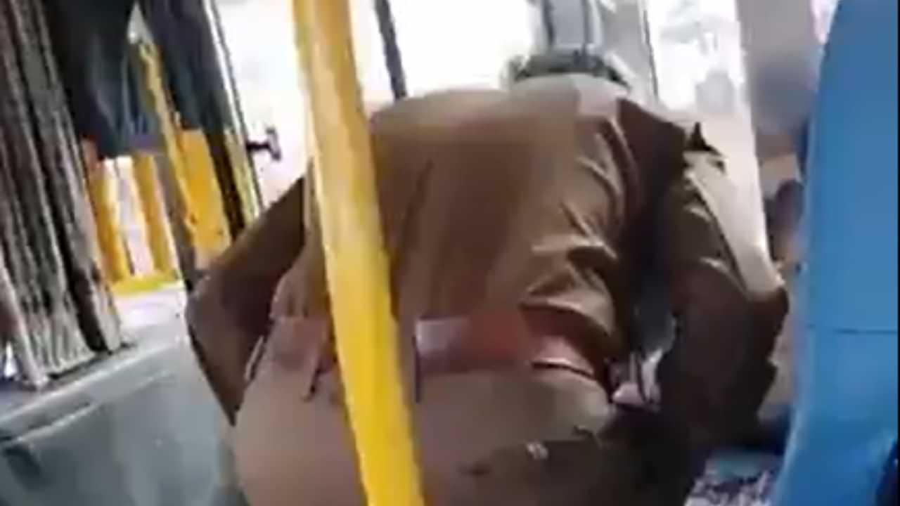 Karnataka: നിസ്കരിക്കാനായി വാഹനം നിർത്തി; കർണാടക ട്രാൻസ്പോർട്ട് ഡ്രൈവർക്കെതിരെ അന്വേഷണം