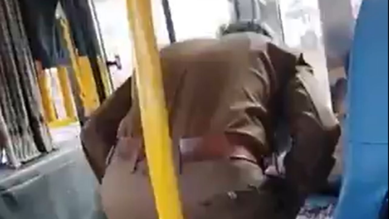 Karnataka: നിസ്കരിക്കാനായി വാഹനം നിർത്തി; കർണാടക ട്രാൻസ്പോർട്ട് ഡ്രൈവർക്കെതിരെ അന്വേഷണം