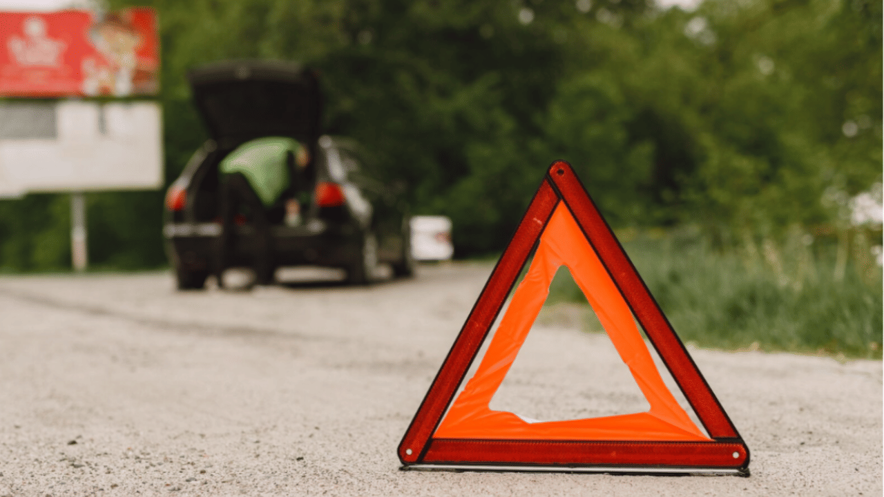 Karnataka Three Year Old Death: ഹെല്‍മറ്റ് ധരിക്കാത്തതിന് പൊലീസ് തടഞ്ഞു; ബൈക്കില്‍ നിന്ന് വീണ 3 വയസുകാരിയുടെ മേല്‍ ലോറി കയറി ദാരുണാന്ത്യം