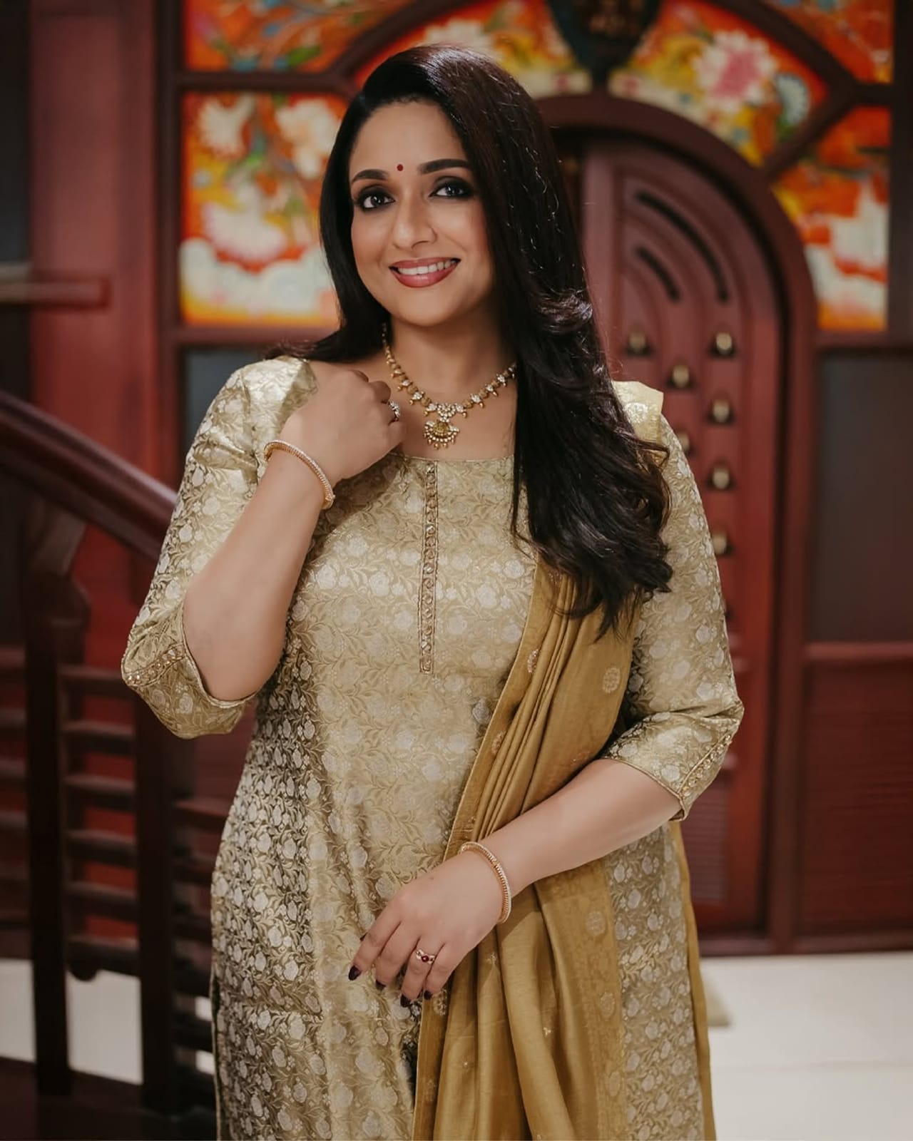 തന്റെ കഴിവ് പൂര്‍ണമായും പുറത്തുകൊണ്ടുവരാന്‍ സാധിക്കുന്ന സിനിമകള്‍ കാവ്യയ്ക്ക് ലഭിച്ചിട്ടില്ലെന്നാണ് പൃഥ്വിരാജ് പറയുന്നത്. വര്‍ഷങ്ങള്‍ക്ക് മുമ്പാണ് ഒരു അഭിമുഖത്തില്‍ പൃഥ്വി ഇക്കാര്യം പറയുന്നത്. (Image Credits: Instagram)