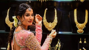 Kerala Gold Rate: കുറഞ്ഞും കൂടിയും സ്വർണവില; സഞ്ചാരം ഉയരങ്ങളിലേക്ക് തന്നെയെന്ന് വിലയിരുത്തൽ