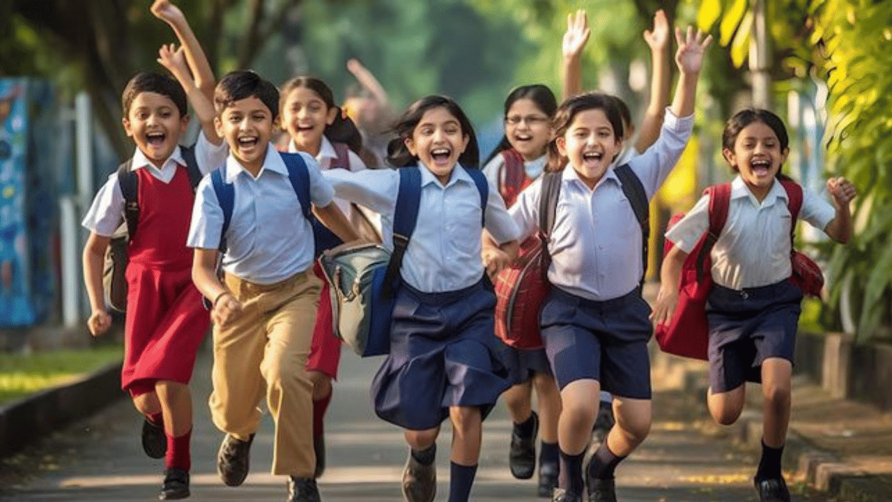 Kerala School Holidays: സംസ്ഥാനത്ത് 14 ജില്ലകളിലും അതിതീവ്ര മഴ; സ്കൂൾ അവധി ഈ ജില്ലകളിൽ