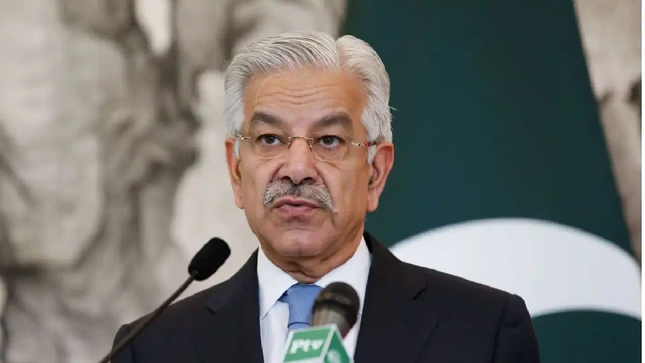 Khawaja Muhammad Asif: പാകിസ്ഥാന് പണികൊടുത്ത് സ്വന്തം പ്രതിരോധമന്ത്രി; ഇങ്ങനെ നാണം കെടുത്തരുത് എന്ന് പാക് എംപി