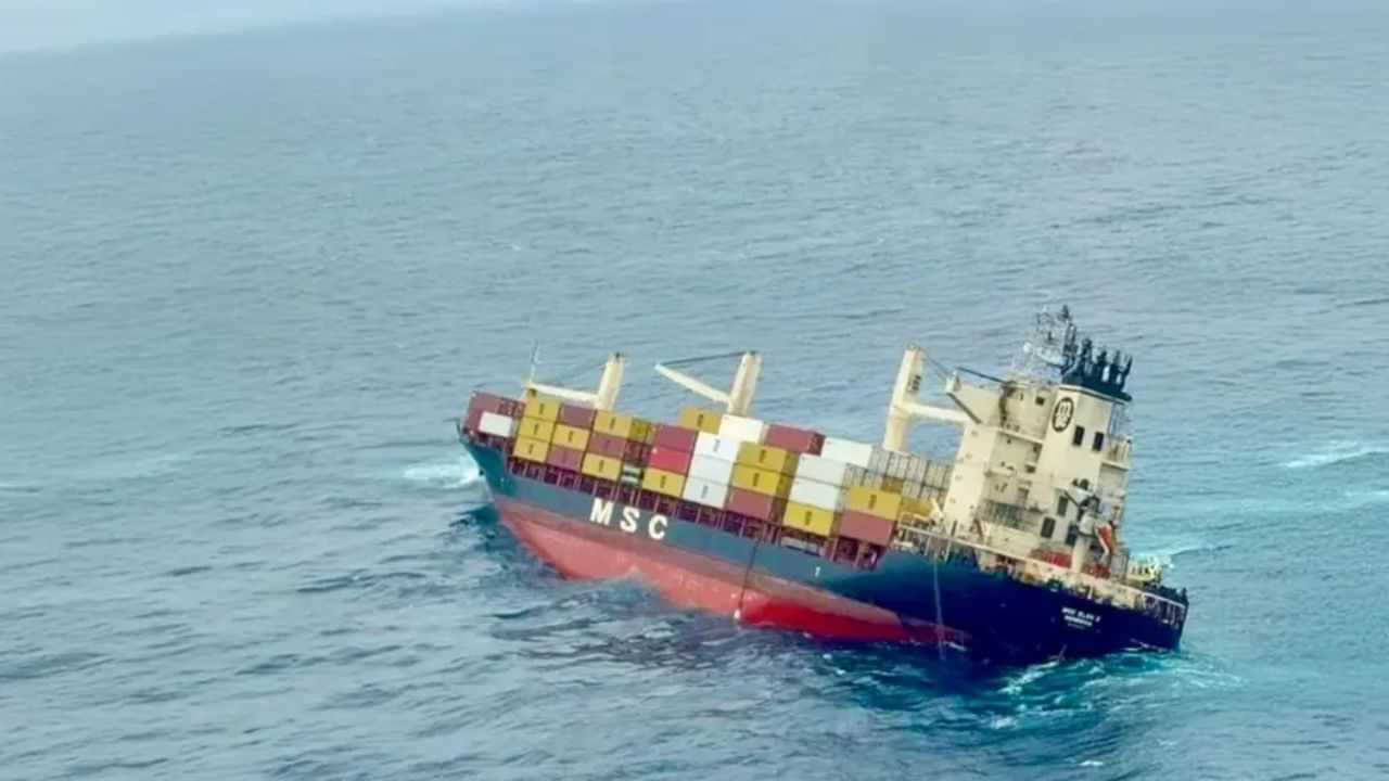 Kochi Ship Accident: ചരക്കുകപ്പലിലെ കണ്ടെയ്നര് കൊല്ലം തീരത്തടിഞ്ഞു; ജാഗ്രതാ നിര്ദേശം Kochi Ship Accident: ചരക്കുകപ്പലിലെ കണ്ടെയ്നര് കൊല്ലം തീരത്തടിഞ്ഞു; ജാഗ്രതാ നിര്ദേശം