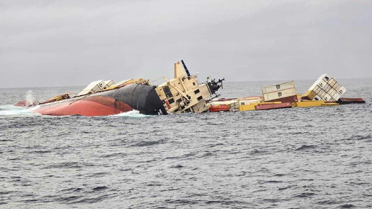 Kochi Ship Accident: കടലിൽ വീണ കണ്ടെയ്നറുകൾ ഇന്ന് ഉച്ചയ്ക്കുശേഷം തീരത്തെത്തും, പൊതുജനങ്ങൾക്ക് ജാഗ്രത നിർദേശം