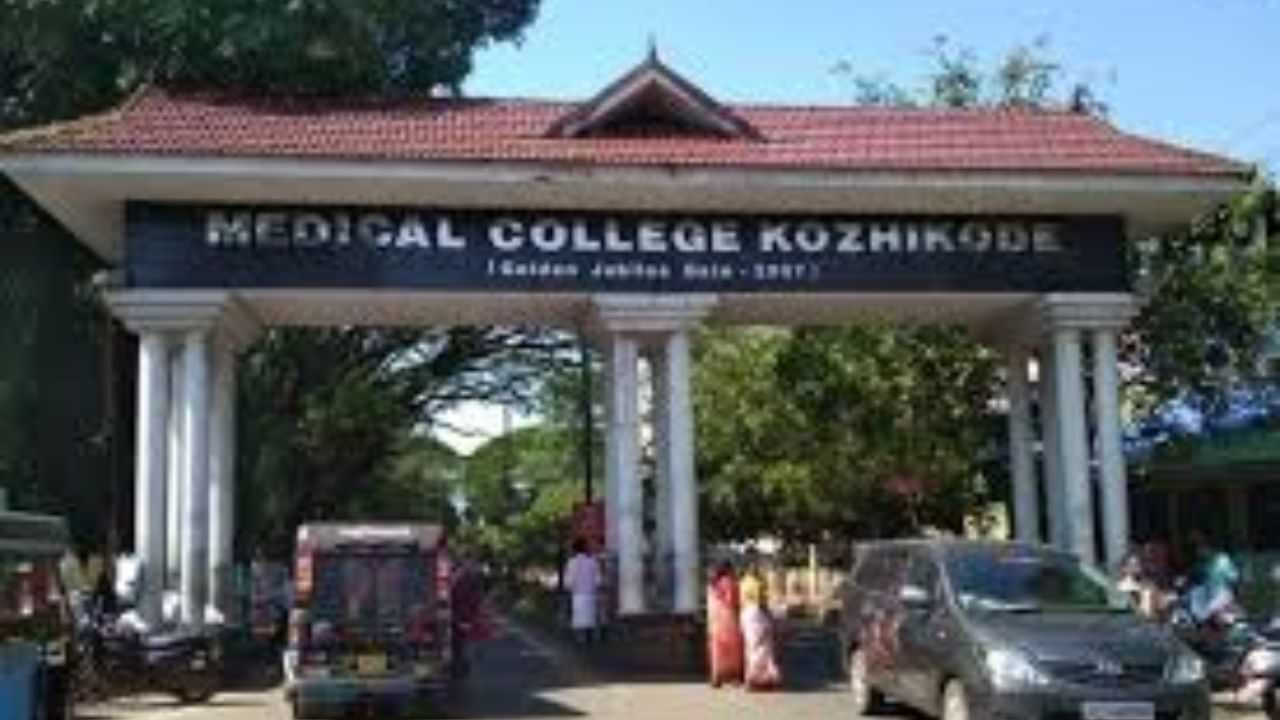 Kozhikode Medical College Fire Breakout : കോഴിക്കോട് മെഡിക്കൽ കോളജ് അത്യാഹിത വിഭാഗത്തിൽ വീണ്ടും പുക; ആളുകളെ ഒഴുപ്പിക്കുന്നു