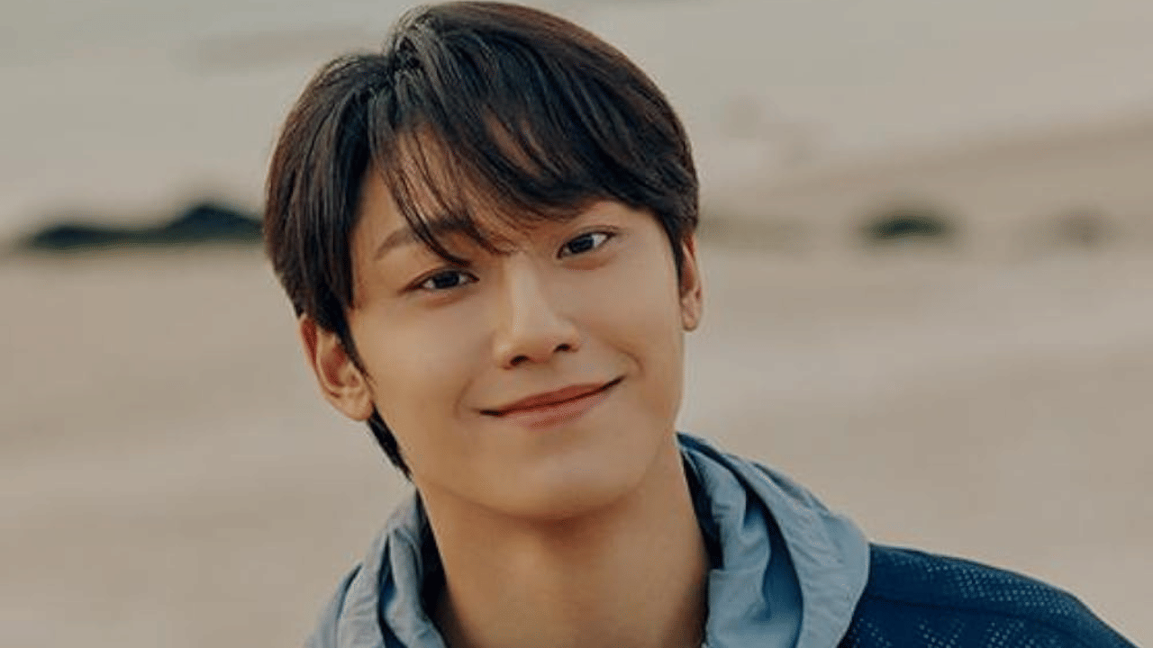 'ഗ്ലോറി', 'യൂത്ത് ഓഫ് മെയ്', 18 എഗെയ്ൻ' തുടങ്ങിയ കൊറിയൻ ഡ്രാമകളിൽ വേഷമിട്ട ലീ ദോ-ഹ്യുൻ മെയ് 13ന് സൈനിക സേവനം പൂർത്തിയാക്കി മടങ്ങിയെത്തി. നടന്റെ ഏജൻസിയായ യുഹുവ എന്റർടൈൻമെന്റ് അദ്ദേഹത്തിന് പുതിയ ഓഫറുകൾ ലഭിക്കുന്നുണ്ടെന്നും ഉടൻ തന്നെ അഭിനയരംഗത്തേക്ക് മടങ്ങിവരുമെന്നും അറിയിച്ചു. (Image Credits: Instagram)
