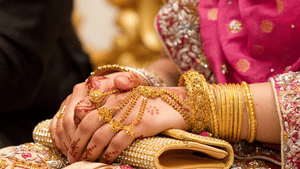 Looting bride arrested : പണത്തിനായി വധുവായി; 25 പേരെ വിവാഹം ചെയ്തു വഞ്ചിച്ച ‘ലൂട്ടേരി ദുൽഹൻ’ പിടിയിൽ