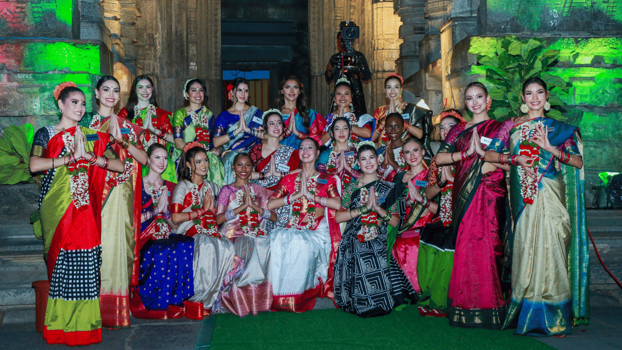 മിസ് വേൾഡ് മത്സരാർത്ഥികൾ യാദഗിരിഗുട്ടയിൽ; നരസിംഹ ക്ഷേത്രം സന്ദർശിച്ചു