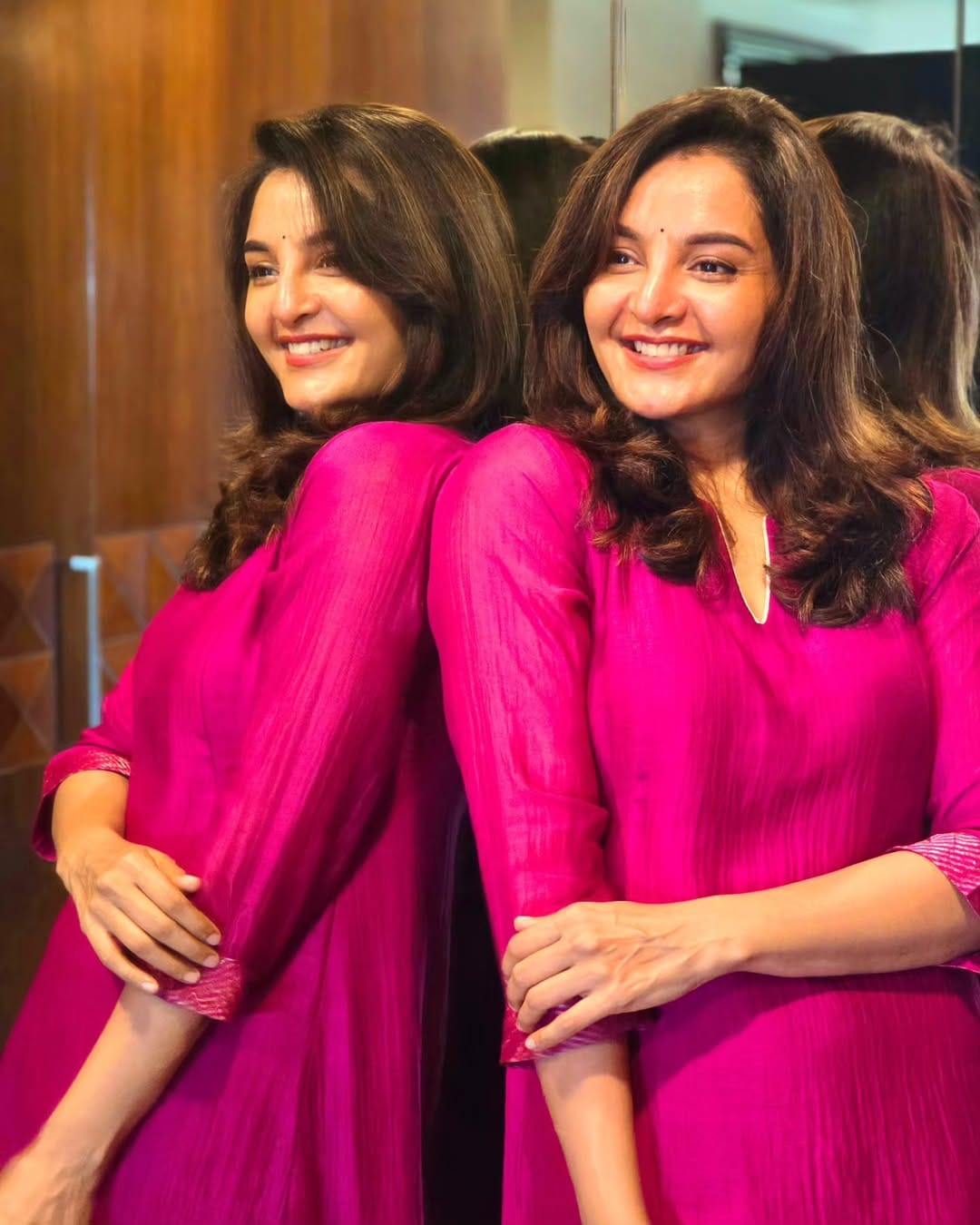 സിനിമയില്‍ മാത്രമല്ല അഭിനയത്തിലും മഞ്ജു സജീവമാണ്. അതിനാല്‍ തന്നെ താരത്തിന് ആ വഴിക്കും വരുമാനം ലഭിക്കുന്നു. പരസ്യത്തില്‍ അഭിനയിക്കുന്നതിനും വലിയ തുക തന്നെയാണ് താരം വാങ്ങിക്കുന്നതെന്നാണ് വിവരം.