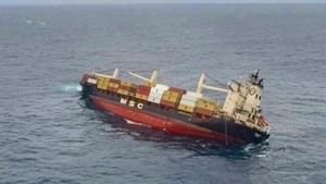 Kochi Ship Accident: കടലിൽ വീണത് മറൈൻ ഓയിലും രാസവസ്തുക്കളും; ജീവനക്കാരെല്ലാം സുരക്ഷിതരെന്ന് സൂചന