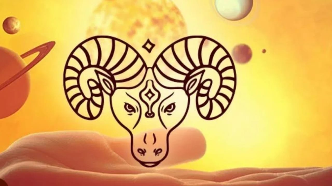 മേടം രാശിയിൽ ജനിച്ചവർക്ക് ശുക്രൻ്റെ അനുഗ്രഹത്താൽ ഏതൊരു സാമ്പത്തിക പ്രശ്‌നങ്ങളും പരിഹരിക്കപ്പെടും. ബാങ്കിംഗ് മേഖലയിൽ ജോലി ചെയ്യുന്ന ആളുകൾക്ക് ഈ സമയത്ത് വലിയ ശമ്പള വർദ്ധനവുണ്ടാകാം. മാർക്കറ്റിംഗ്, സർഗ്ഗാത്മകത, മാധ്യമ മേഖലകളിൽ പ്രവർത്തിക്കുന്നവർക്ക് അപ്രതീക്ഷിത സ്ഥാനക്കയറ്റം ലഭിക്കും. ഈ സമയത്ത് നിങ്ങൾക്ക് മികച്ച സാമ്പത്തിക നേട്ടങ്ങൾ കൈവരിക്കാൻ കഴിയും.