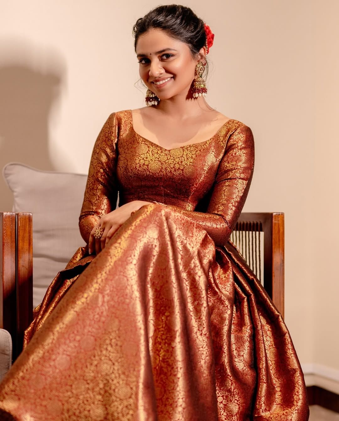 എന്നെന്നും ദിലീപിനോടൊപ്പം നിന്ന മീനാക്ഷി ഇന്ന് ഡോക്ടറാണ്. മീനാക്ഷിയോടൊപ്പം അമ്മയായി കാവ്യ മാധവനും ഉണ്ട്. ഇപ്പോഴിതാ തന്റെ മകളെ കുറിച്ച് സംസാരിക്കുകയാണ് ദിലീപ്.