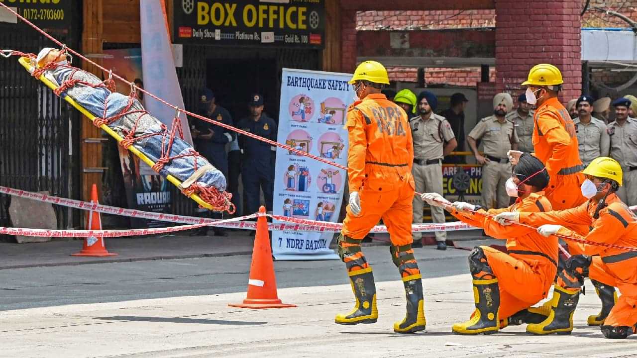 Mock Drill: നാല് സംസ്ഥാനങ്ങളിൽ നാളെ സിവിൽ ഡിഫൻസ് മോക്ക് ഡ്രിൽ Mock Drill: നാല് സംസ്ഥാനങ്ങളിൽ നാളെ സിവിൽ ഡിഫൻസ് മോക്ക് ഡ്രിൽ