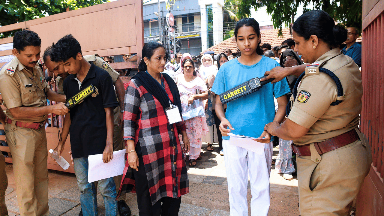 NEET Exam Impersonation Case: പത്തനംതിട്ടയിൽ നീറ്റ് പരീക്ഷയ്ക്കിടെ ആൾമാറാട്ട ശ്രമം; വിദ്യാർത്ഥി പിടിയിൽ