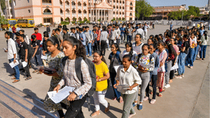 NEET UG 2025: നാളെ നീറ്റ് പരീക്ഷയ്ക്ക് പോകുന്നവരുടെ ശ്രദ്ധയ്ക്ക്; ഈ കാര്യങ്ങൾ മറക്കരുത്, ഡ്രെസ്സ് കോഡ് ഇങ്ങനെ വേണം