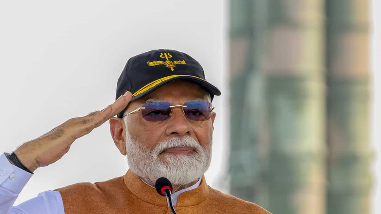 India Pakistan Ceasefire: പാക് വാദങ്ങളെല്ലാം പൊളിച്ച് മോദിയുടെ ആദംപുര്‍ സന്ദര്‍ശനം; അതിര്‍ത്തി വീണ്ടും ശാന്തം; ഇന്ന് നിര്‍ണായക യോഗം