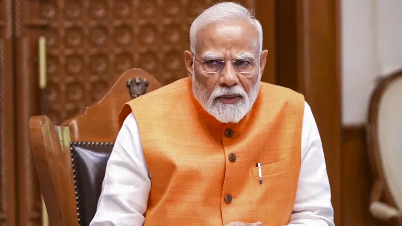 Narendra Modi in Kerala: പ്രധാനമന്ത്രി നരേന്ദ്ര മോദി കേരളത്തില്; വിഴിഞ്ഞം തുറമുഖം നാളെ രാജ്യത്തിന് സമര്പ്പിക്കും Narendra Modi in Kerala: പ്രധാനമന്ത്രി നരേന്ദ്ര മോദി കേരളത്തില്; വിഴിഞ്ഞം തുറമുഖം നാളെ രാജ്യത്തിന് സമര്പ്പിക്കും
