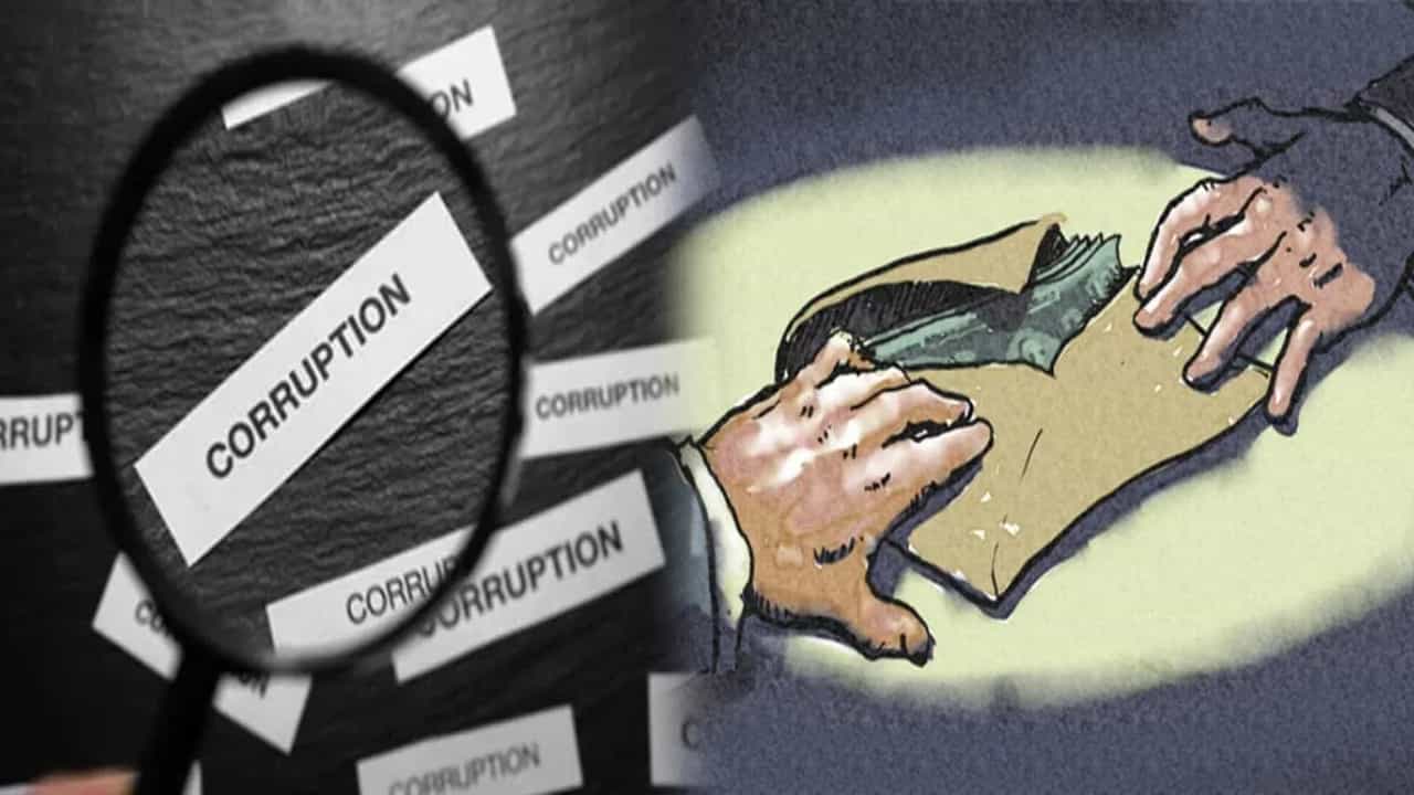 Viral News: ചീഫ് എഞ്ചിനീയറുടെ വീട്ടിൽ രണ്ട് കോടി : നോട്ടുകെട്ടുകൾ പുറത്തേക്ക് എറിഞ്ഞ് മുങ്ങൽ