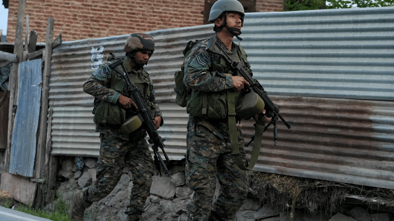 Operation Sindoor: അതീവ ജാഗ്രതയിൽ രാജ്യം; സുരക്ഷ ശക്തമാക്കി, ജമ്മു കശ്മീരിലെ സ്കൂളുകള്‍ക്ക് അവധി