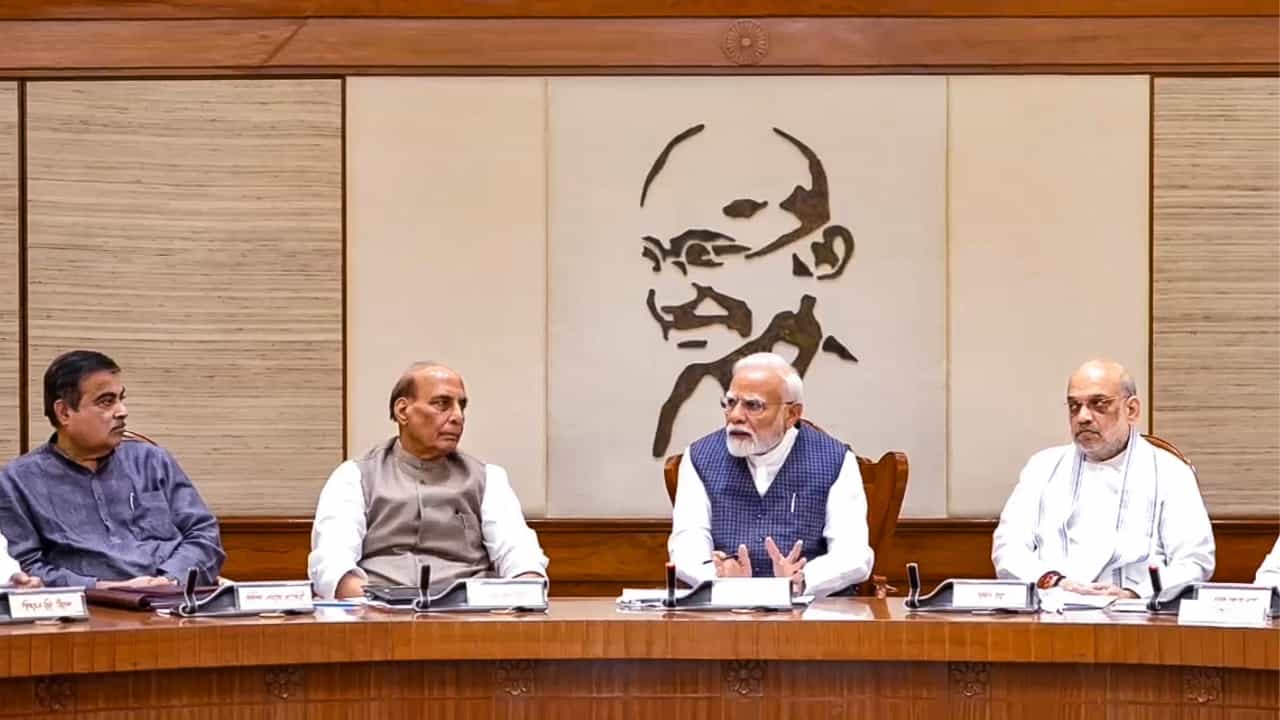Operation Sindoor: ആഗോള ശക്തികളെ കാര്യങ്ങൾ ധരിപ്പിച്ചു, പിന്നാലെ നീക്കം; ഓപ്പറേഷൻ സിന്ദൂരിൽ കിടുങ്ങി പാകിസ്ഥാൻ