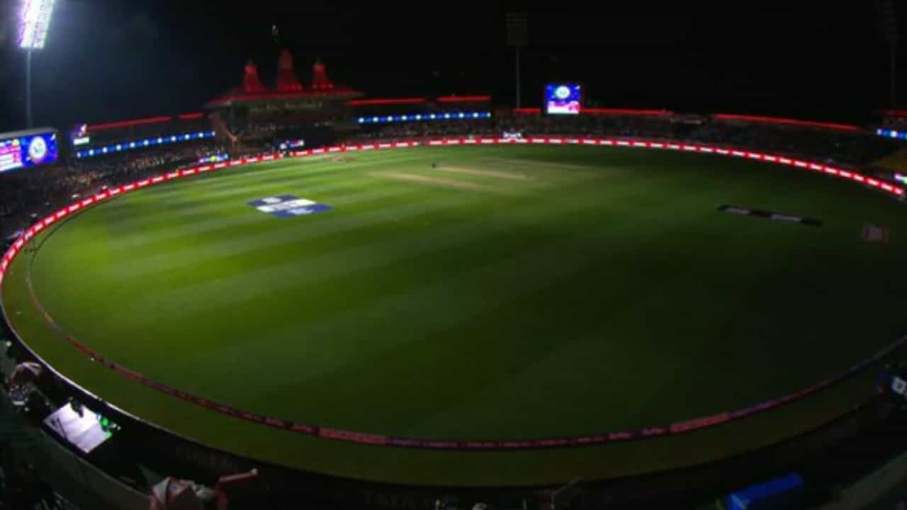 IPL 2025: പഞ്ചാബ്- ഡൽഹി മത്സരം ഉപേക്ഷിച്ചു; സ്റ്റേഡിയത്തിൽ നിന്ന് ആളുകളെ ഒഴിപ്പിക്കുന്നു