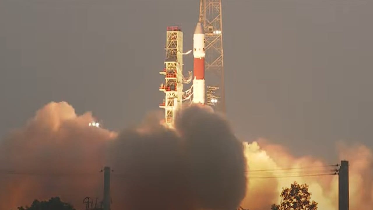 PSLV C61: ഇഒഎസ് 09 ഉപഗ്രഹവുമായി പിഎസ്എല്‍വി സി61 കുതിച്ചുയര്‍ന്നു; പിന്നാലെ പരാജയം