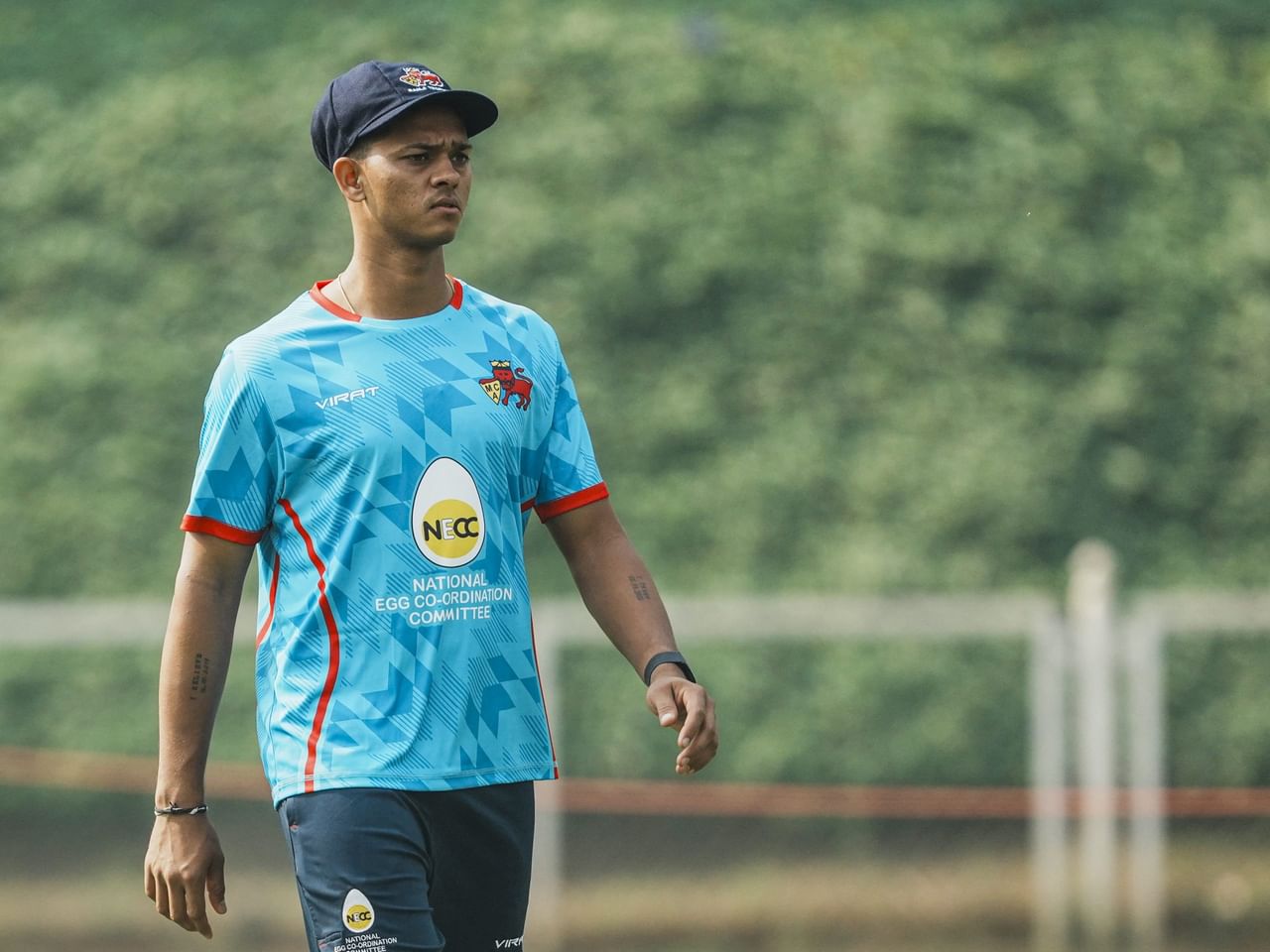 യുവ താരം യശസ്വി ജയ്സ്വാൾ മുംബൈ വിട്ട് ഗോവയ്ക്കായി ആഭ്യന്തര മത്സരങ്ങൾ കളിക്കാനുള്ള തീരുമാനം മാറ്റിയെന്ന് റിപ്പോർട്ട്. മുംബൈയിൽ തന്നെ താരം തുടരും. തനിക്ക് അനുവദിച്ച എൻഒസി പിൻവലിക്കണമെന്നും അടുത്ത സീസണിൽ മുംബൈക്കായി കളിക്കാൻ തയ്യാറാണെന്നും താരം ക്രിക്കറ്റ് അസോസിയേഷന് കത്തയച്ചു എന്നാണ് റിപ്പോർട്ട്. (Image Credits - PTI)