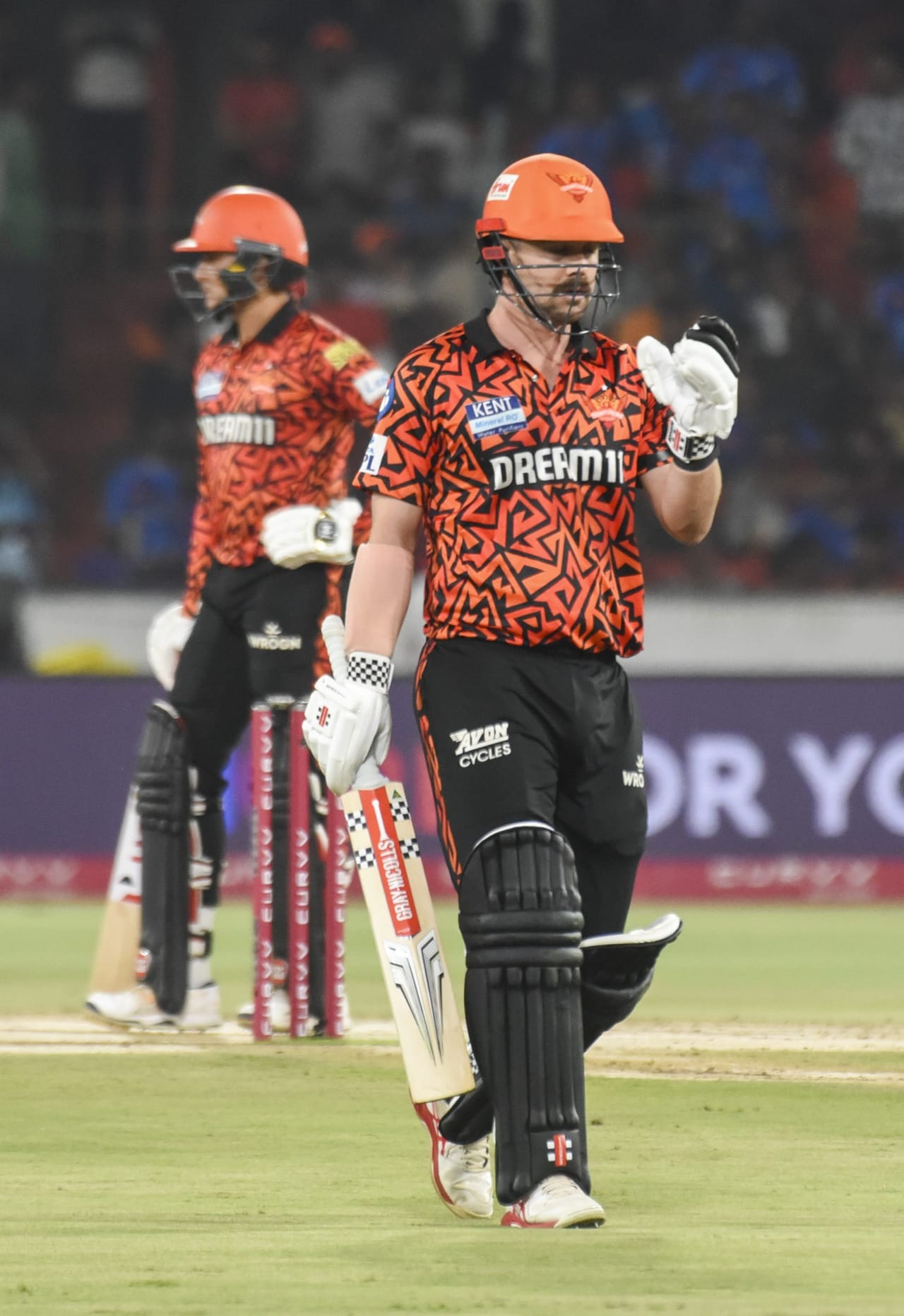 സൺറൈസേഴ്സിൻ്റെ ഓസ്ട്രേലിയൻ ഓപ്പണർ ട്രാവിസ് ഹെഡിന് കൊവിഡ് ബാധ സ്ഥിരീകരിച്ചു. ഇതോടെ താരം ഈ മാസം 19ന് രാത്രി ലഖ്നൗ സൂപ്പർ ജയൻ്റ്സിനെതിരെ നടക്കുന്ന മത്സരത്തിൽ കളിക്കില്ല. ഹൈദരാബാദ് ഇതിനകം പ്ലേ ഓഫ് യോഗ്യത നേടാതെ പുറത്തായിക്കഴിഞ്ഞു. (Image Credits - PTI)
