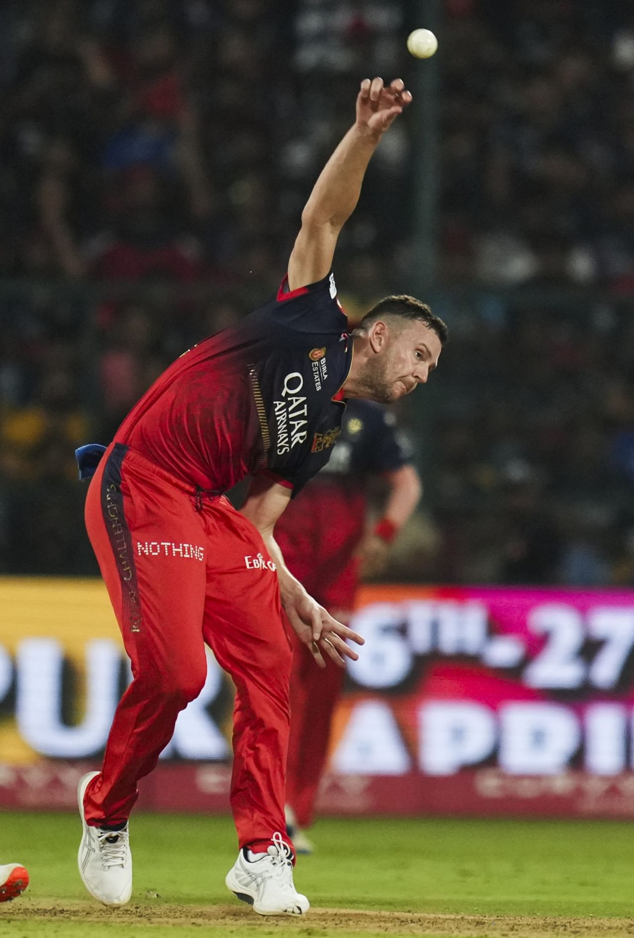 താരം എന്ന് തിരികെവരുമെന്ന് വ്യക്തമല്ല. തീയതി വ്യക്തമല്ല. മെയ് 17 മുതലാണ് ഐപിഎൽ പുനരാരംഭിക്കുക. 17ന് തന്നെയാണ് ബെംഗളൂരുവിൻ്റെ അടുത്ത മത്സരം. സ്വന്തം തട്ടകമായ എം ചിന്നസ്വാമി സ്റ്റേഡിയത്തിൽ കൊൽക്കത്ത നൈറ്റ് റൈഡേഴ്സിനെയാണ് ആർസിബി 17ന് നേരിടുക.