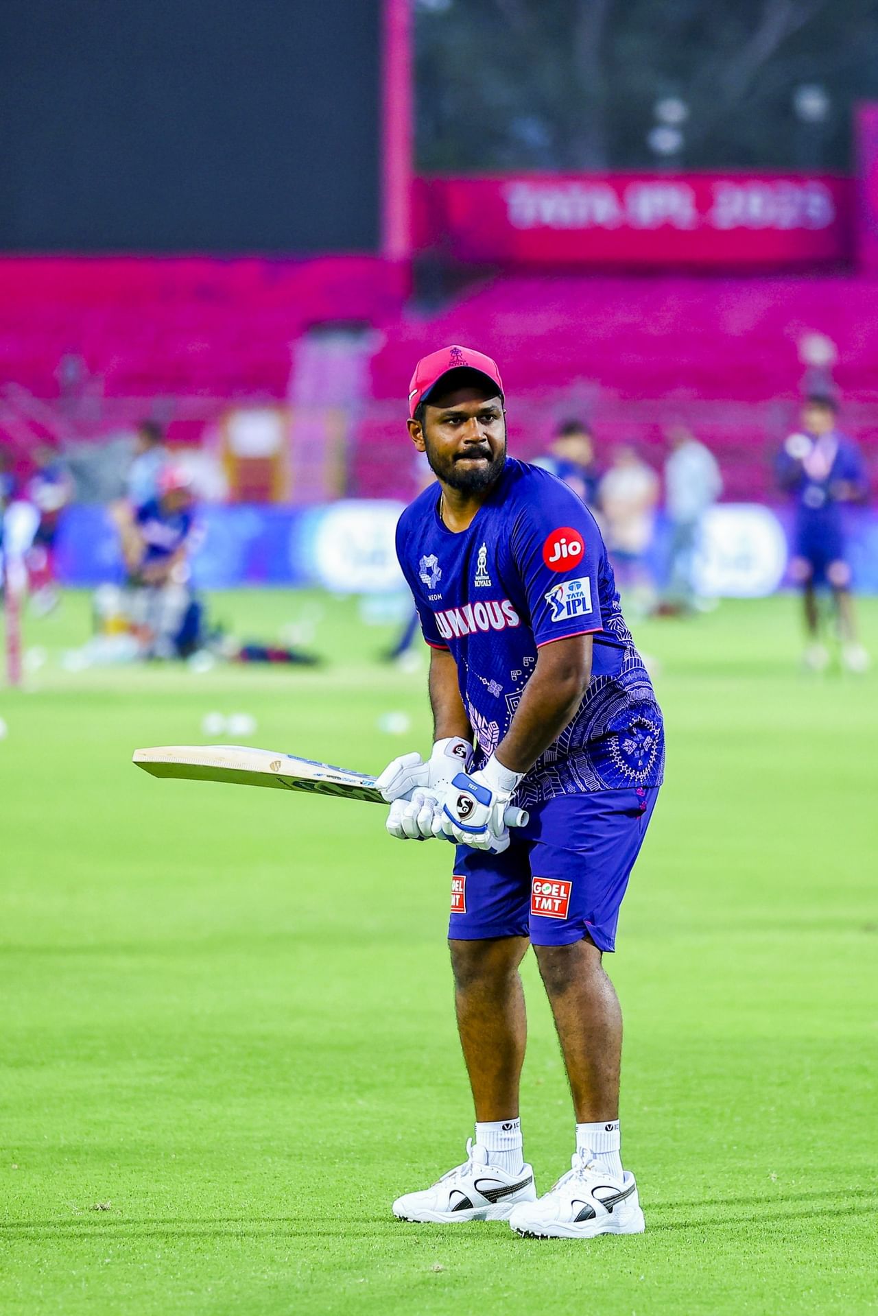 സച്ചിൻ മാത്രമല്ല, പൊതുവേ കേരള താരങ്ങൾക്ക് ഈ സീസൺ നല്ലതല്ല. സഞ്ജു ആകെ കളിച്ചത് എട്ട് കളി. ആദ്യ മൂന്ന് കളി ഇംപാക്ട് സബ്. പഞ്ചാബ് കിംഗ്സിലുള്ള വിഷ്ണു വിനോദിന് ഇതുവരെ ഒരു അവസരം ലഭിച്ചിട്ടില്ല. ഇനി പ്ലേ ഓഫ് മത്സരങ്ങളാണെന്നതിനാൽ അവസരം ലഭിക്കാനിടയില്ല താനും.