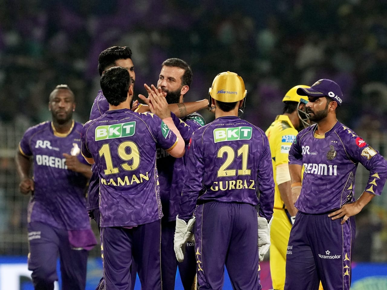 ചെന്നൈ സൂപ്പർ കിംഗ്സിനെതിരെ പരാജയപ്പെട്ടെങ്കിലും കൊൽക്കത്ത നൈറ്റ് റൈഡേഴ്സിൻ്റെ സാധ്യതകൾ അവസാനിച്ചിട്ടില്ല. കാൽകുലേറ്റർ എടുക്കണമെങ്കിലും കൊൽക്കത്തയ്ക്ക് ഇനിയും പ്ലേഓഫിലെത്താം. മറ്റ് ടീമുകളുടെ മത്സരഫലങ്ങളും നെറ്റ് റൺ റേറ്റുമൊക്കെ ഇതിൽ നിർണായകമാവും. (Image Credits - PTI)
