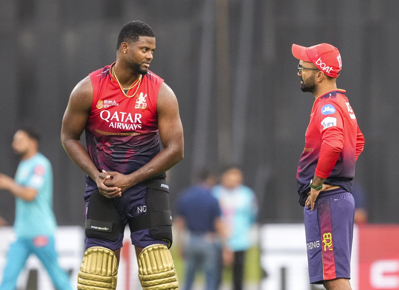 ജിതേഷ് ശർമ്മ, റൊമാരിയോ ഷെപ്പേർഡ് തുടങ്ങിയവർക്ക് റോൾ ക്ലാരിറ്റി നൽകി അവരിൽ നിന്ന് പരമാവധി പ്രകടനം പുറത്തെടുക്കാൻ ടീമിന് സാധിച്ചു. ഇരുവരും കാർത്തികിൻ്റെ സംഭാവന എടുത്തുപറയുകയും ചെയ്തു. മോഹിത് റാഠി, സ്വാസ്തിക് ചിക്കാര തുടങ്ങി വരും സീസണുകളിൽ തകർക്കാൻ പോകുന്ന ചിലർ ബെഞ്ചിലുമുണ്ട്.