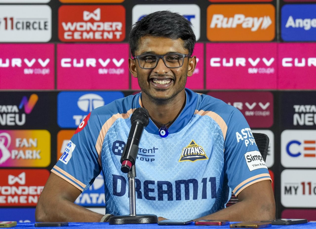 "ടീമിൽ ഇടം നേടിയത് അവിശ്വസനീയമായിത്തോന്നുന്നു. രാജ്യത്തിനായി ടെസ്റ്റ് ക്രിക്കറ്റ് കളിക്കുക എന്നതാണ് ഏത് കളിക്കാരൻ്റെയും ആഗ്രഹം. ടെസ്റ്റ് ക്രിക്കറ്റ് കളിക്കണമെന്നതാണ് ഏറ്റവും വലിയ ആഗ്രഹം. അതുകൊണ്ട് തന്നെ ടീമിൽ ഇടം ലഭിച്ചതിൽ ഒരുപാട് സന്തോഷമുണ്ട്."- സായ് പറഞ്ഞു.