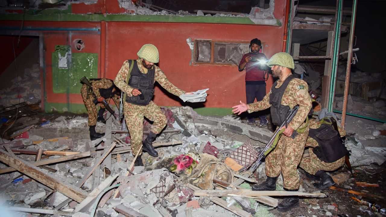 Blast In Pakistan: ആക്രമണത്തിന് പിന്നിൽ 12 ഡ്രോണുകൾ; എല്ലാം വെടിവെച്ചിട്ടു എന്ന് പാകിസ്താൻ്റെ അവകാശവാദം