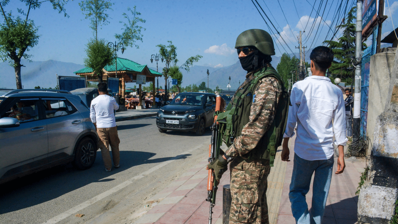 Pakistani Ranger Caught: പാക് റേഞ്ചർ ഇന്ത്യൻ സേനയുടെ പിടിയിൽ; അതിർത്തി കടക്കാൻ ശ്രമിക്കുന്നതിനിടെ കസ്റ്റഡിയിലായി