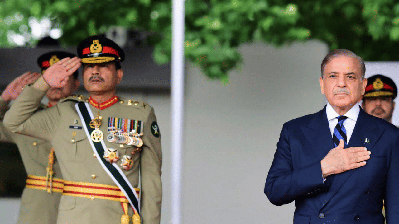 General Asim Munir: ഇന്ത്യയുമായി സംഘർഷത്തിനു പിന്നാലെ പാക് സൈനിക മേധാവിക്ക് ഫീല്ഡ് മാര്ഷലായി സ്ഥാനക്കയറ്റം General Asim Munir: ഇന്ത്യയുമായി സംഘർഷത്തിനു പിന്നാലെ പാക് സൈനിക മേധാവിക്ക് ഫീല്ഡ് മാര്ഷലായി സ്ഥാനക്കയറ്റം