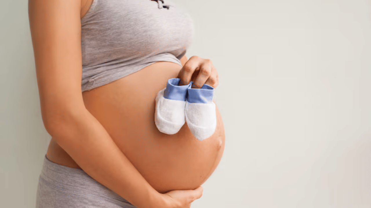 Pregnancy After C-section: സി-സെക്ഷന് ശേഷമുള്ള ഗർഭധാരണം: അപകടസാധ്യതകൾ എന്തെല്ലാം? കാത്തിരിക്കേണ്ടത് എത്രനാൾ