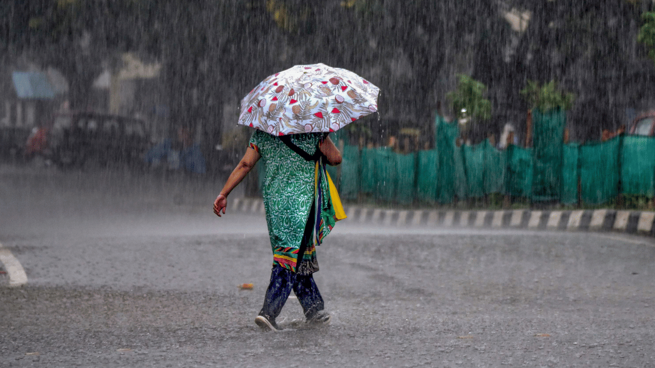 Kerala Rain Alert: പേമാരി കനക്കും; സംസ്ഥാനത്ത് ചൊവ്വാഴ്ച മുതൽ മഴ, വരും മണിക്കൂറിൽ മുന്നറിയിപ്പ് Kerala Rain Alert: പേമാരി കനക്കും; സംസ്ഥാനത്ത് ചൊവ്വാഴ്ച മുതൽ മഴ, വരും മണിക്കൂറിൽ മുന്നറിയിപ്പ്