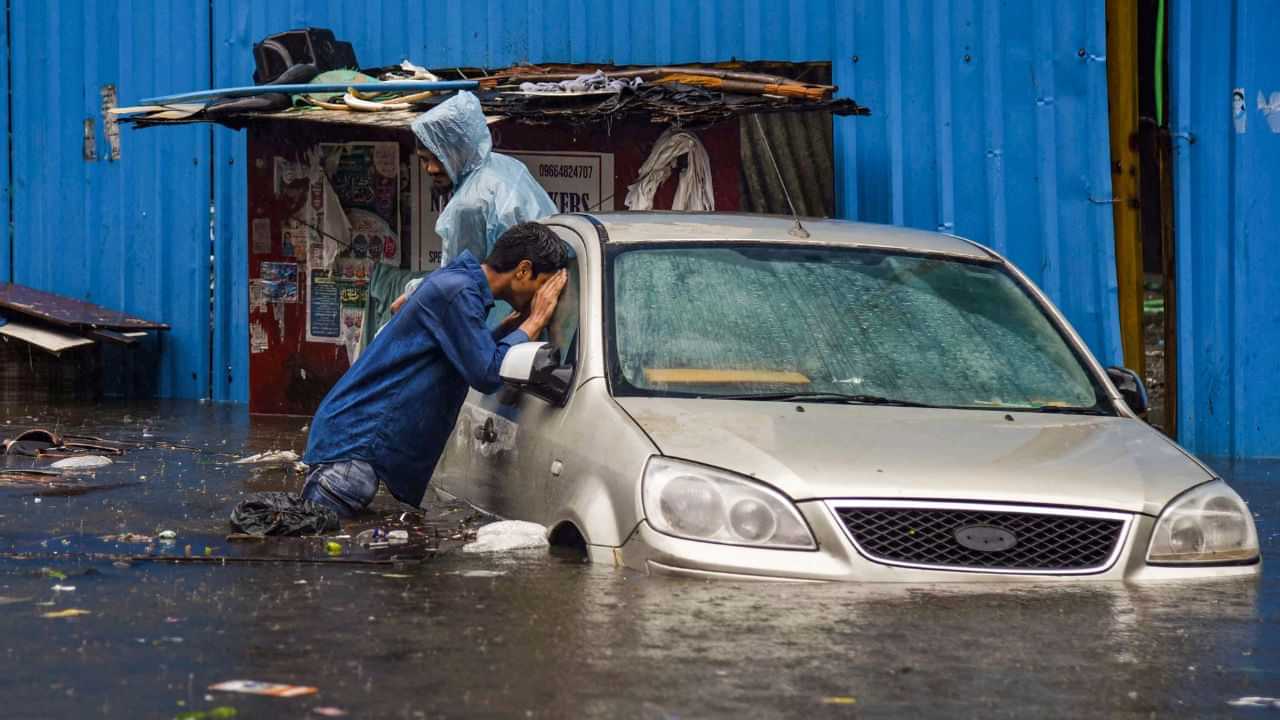 Kerala Rain Alert: മഴ കഴിഞ്ഞിട്ടില്ല; രണ്ട്‌ ജില്ലകളില്‍ റെഡ് അലര്‍ട്ട്, ജാഗ്രത തുടരാം