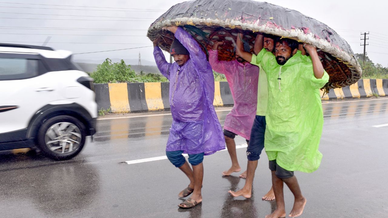 Kerala Weather Update: മഴ വടക്കന്‍ ജില്ലകള്‍ വിട്ടുപോകുന്നില്ല! മെയ് 31 വരെ പേമാരി