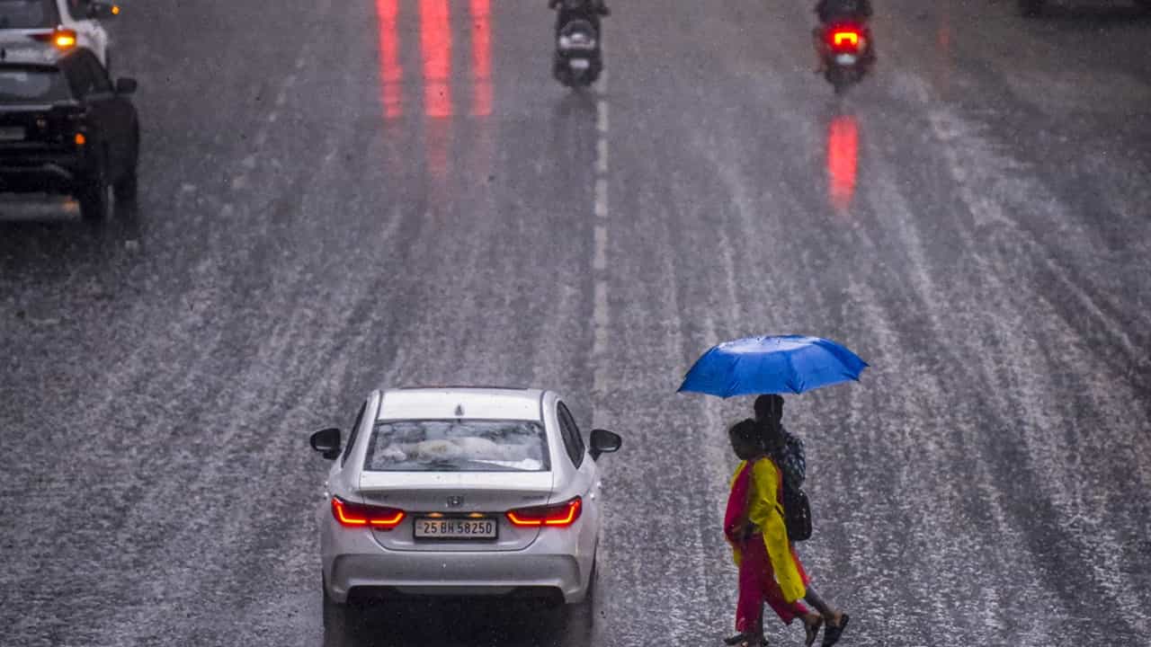 Kerala Monsoon: കണ്ടതൊക്കെ ട്രെയ്ലര് മാത്രം, ജൂണില് വരുന്നത് പെരുമഴ; കാലവര്ഷം കനക്കുമെന്ന് മുന്നറിയിപ്പ് Kerala Monsoon: കണ്ടതൊക്കെ ട്രെയ്ലര് മാത്രം, ജൂണില് വരുന്നത് പെരുമഴ; കാലവര്ഷം കനക്കുമെന്ന് മുന്നറിയിപ്പ്