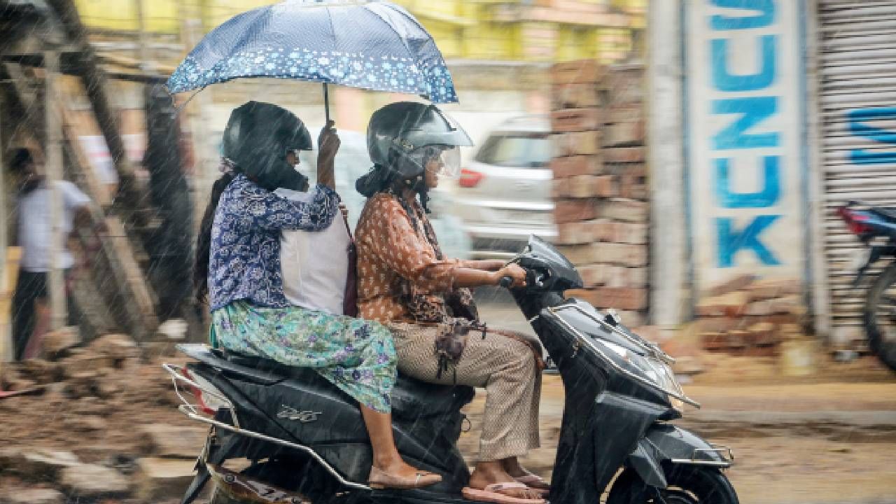 Kerala Rain Alert: സംസ്ഥാനത്ത് ഇന്ന് അതിശക്തമായ മഴ; നാല് ജില്ലകളില് ഓറഞ്ച് അലര്ട്ട് Kerala Rain Alert: സംസ്ഥാനത്ത് ഇന്ന് അതിശക്തമായ മഴ; നാല് ജില്ലകളില് ഓറഞ്ച് അലര്ട്ട്