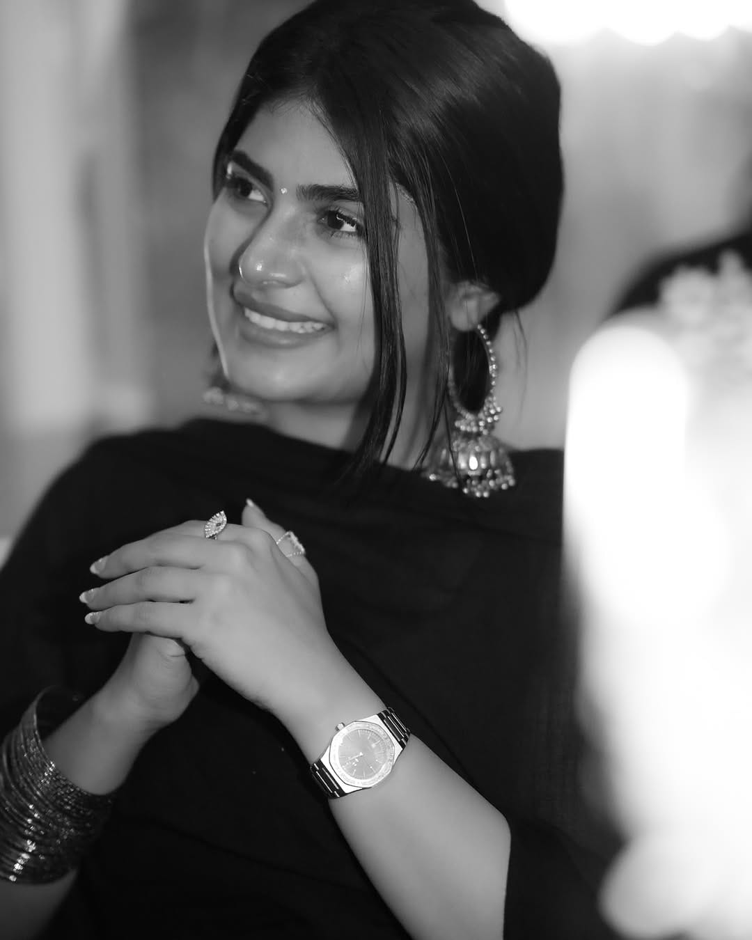 അവള്‍ വളരെ ഓവറായിരുന്നു എന്ന് പറഞ്ഞാല്‍ അവരോട് പറയാനുള്ളത് തനിക്ക് വേണ്ടത് അത്രയും ഓവറായിട്ടുള്ള ആളെയായിരുന്നു. ഡാന്‍സര്‍ ആയതുകൊണ്ട് ഡാന്‍സ് രംഗങ്ങള്‍ അവര്‍ തകര്‍ത്തഭിനയിച്ചു.